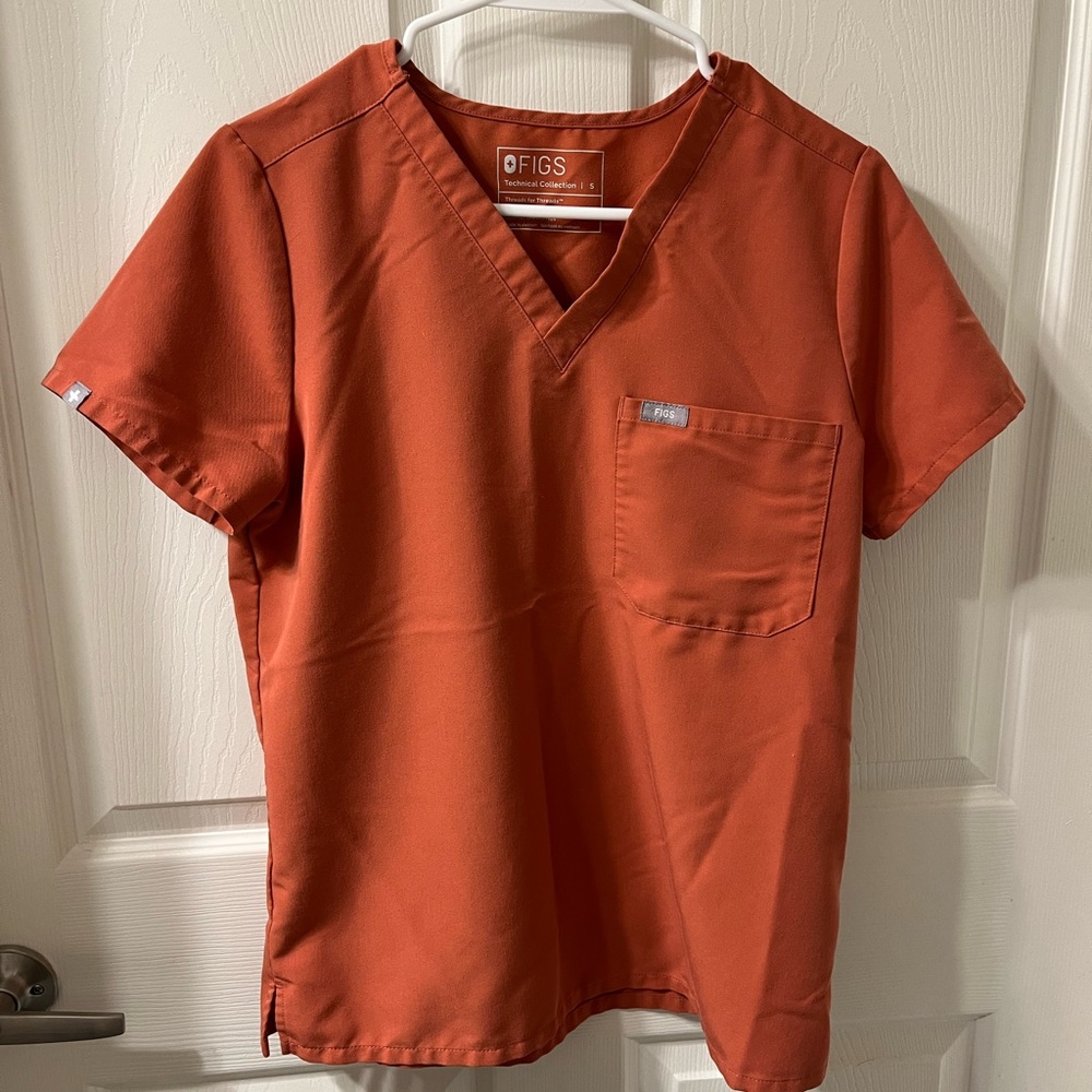 Figs Catrina terracotta scrub top